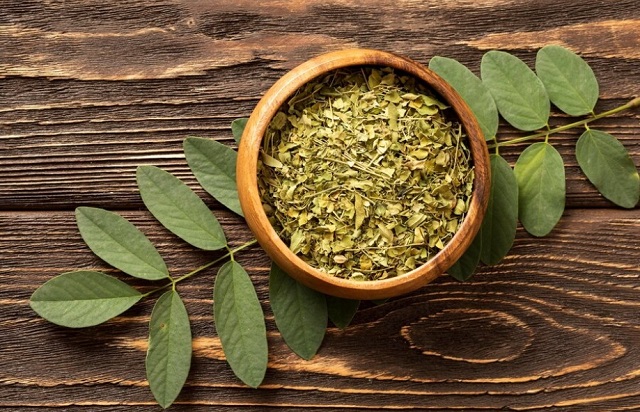 kratom v misce